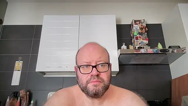 theitalianbear: διαδικτυακό σόου στην κάμερα