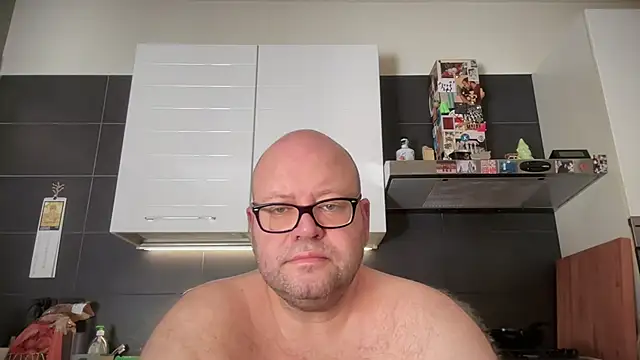 Show modela theitalianbear na web-kameri