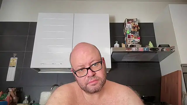 theitalianbear: διαδικτυακό σόου στην κάμερα