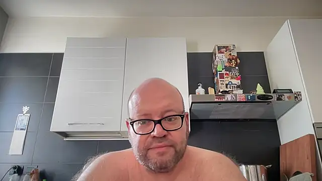 theitalianbear: διαδικτυακό σόου στην κάμερα