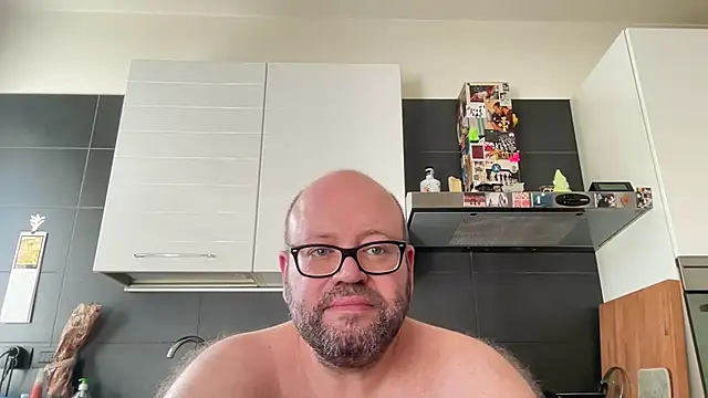 theitalianbear: διαδικτυακό σόου στην κάμερα