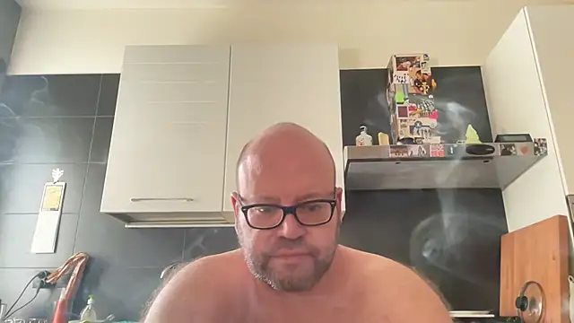 Show modela theitalianbear na web-kameri