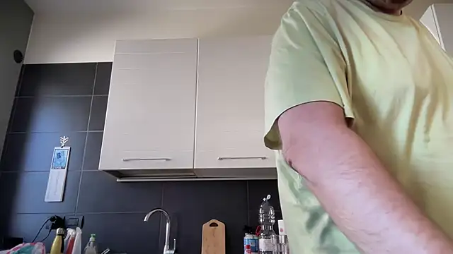 theitalianbear Webcam Show