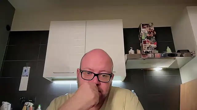 theitalianbear: διαδικτυακό σόου στην κάμερα