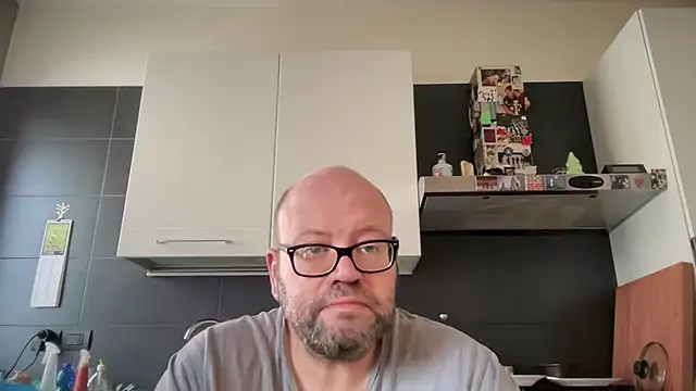 theitalianbear Show in webcam