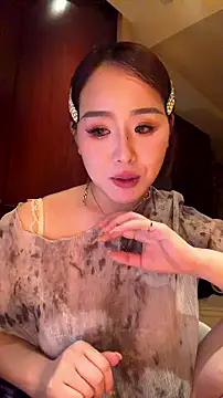momoli60 在線直播表演