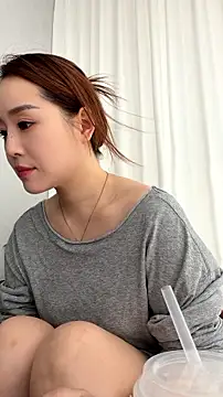 momoli60 在線直播表演