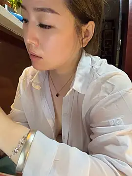momoli60's Live XXX Chat