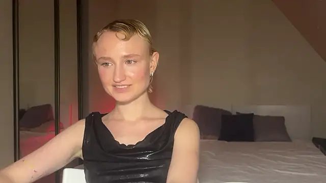 M_Mystique Pertunjukan Webcam