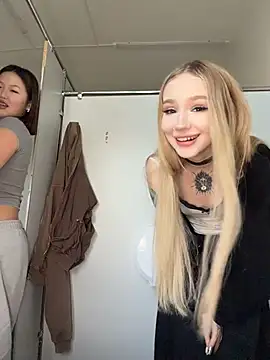 CreamPuff- live XXX chat