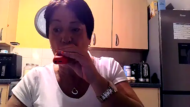 NaughtyNessa53xx's Webcam Show