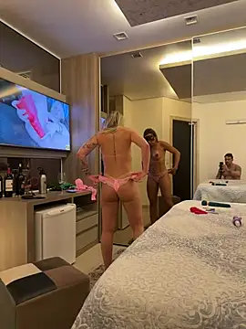 Вебкам-шоу isistorresvip