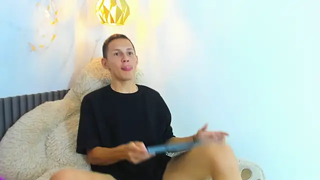 IzanArias' Webcam Show