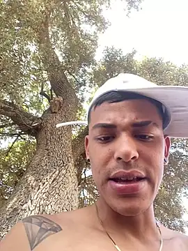 hamzel23 Show in webcam