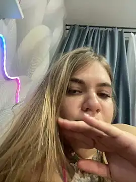 Show modela ebikii na web-kameri
