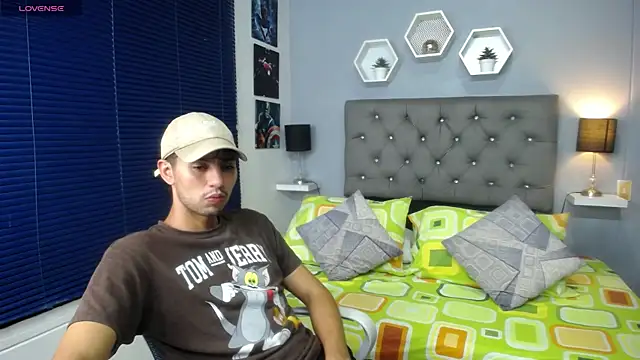 xxx_thesupercum: διαδικτυακό σόου στην κάμερα