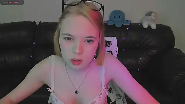 צ'אט XXX בשידור חי של LinneaChan