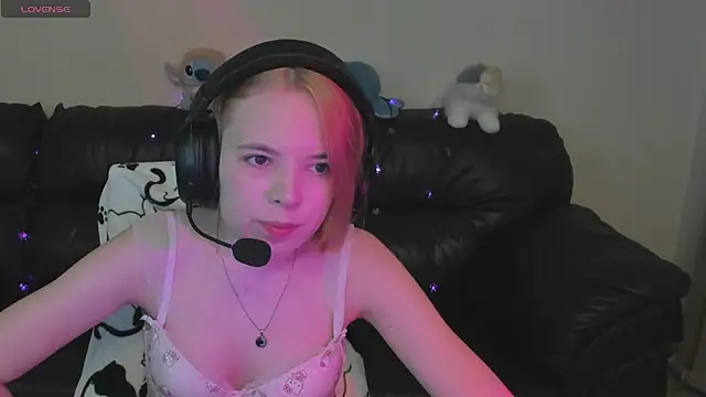 LinneaChan Chat XXX in diretta