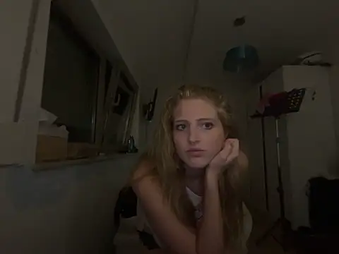 Lucianamol's Live Chat Room