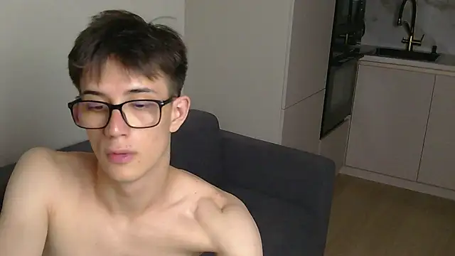 Show modela ElijahTarlet na web-kameri