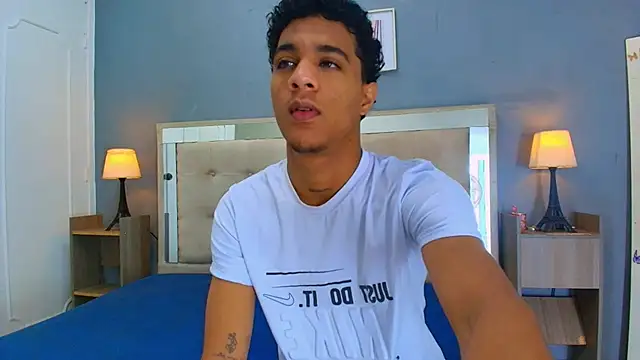 _Thiago12's Webcam Show