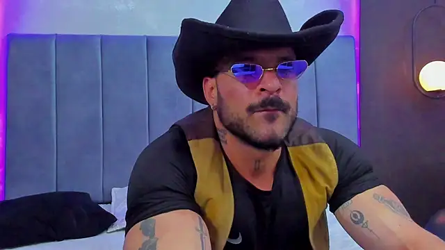 Show de dennis_coxx_ na webcam