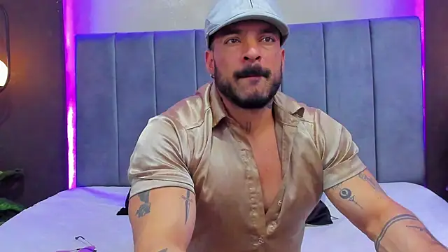 dennis_coxx_'s Webcam Show