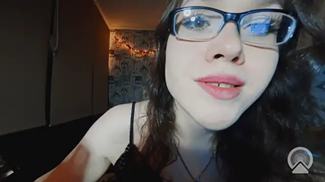 Show modela RachelSav na web-kameri