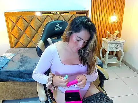 MiaAmadorVS 라이브 XXX 채팅