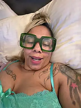 BarbieDollHtx Show in webcam