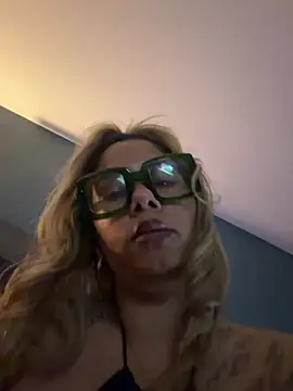 FamousBarbieDoll webkamerás műsora