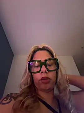 FamousBarbieDolln Webbikameraesitys
