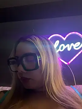 FamousBarbieDoll's Webcam Show