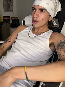 Show modela darkodarkoo na web-kameri