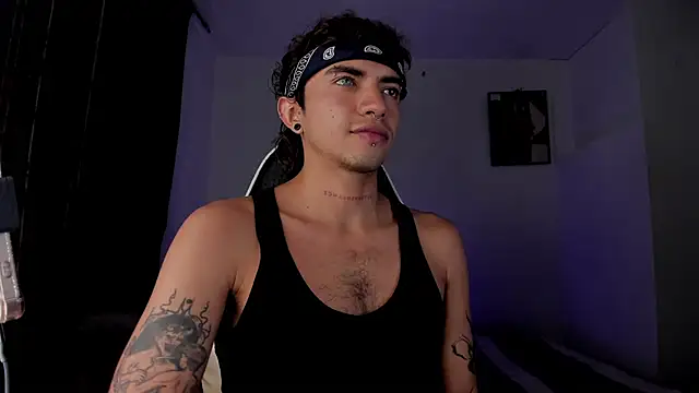 Show modela darkodarkoo na web-kameri