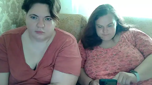 MilaXHelen Pertunjukan Webcam