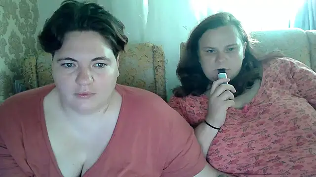 MilaXHelen Chat XXX in diretta