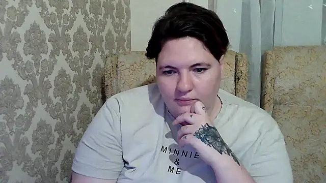 MilaXHelen webcam show