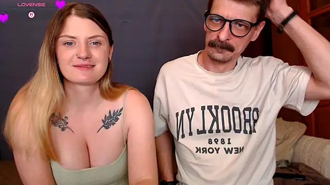 CozyCurves webcam show