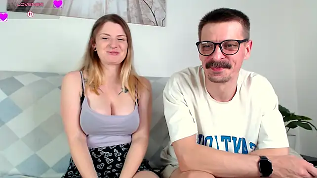 CozyCurves Show Webcam