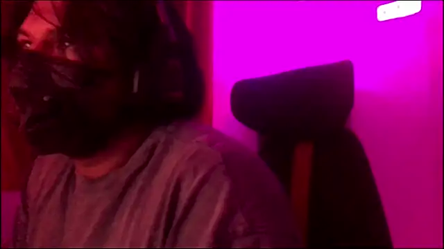 הופעת וובקאם של cafunegasm