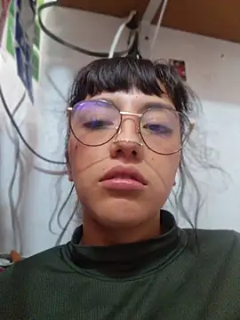 Cute_hollywood1 Show in webcam