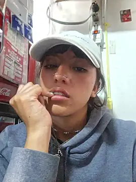 Cute_hollywood1 Show in webcam
