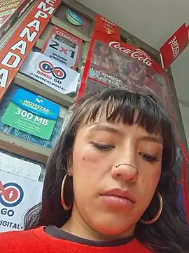 Cute_hollywood1 Show in webcam