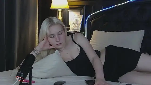 EmmaLaurentis' Webcam Show