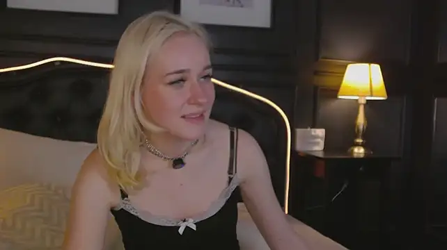 EmmaLaurentis' Live XXX Chat