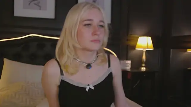 EmmaLaurentis' Live Sex Cam Show
