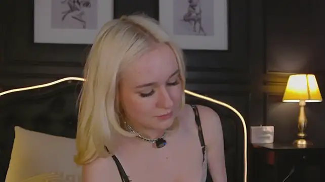 EmmaLaurentis live XXX chat