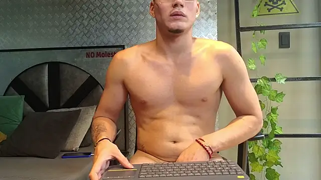 Вебкам-шоу ThiagoFox