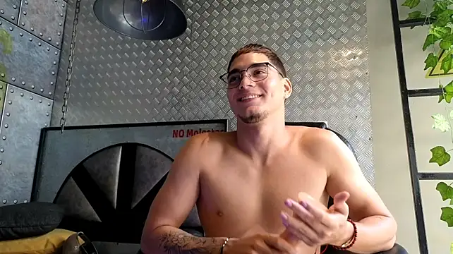 ThiagoFox Pertunjukan Webcam